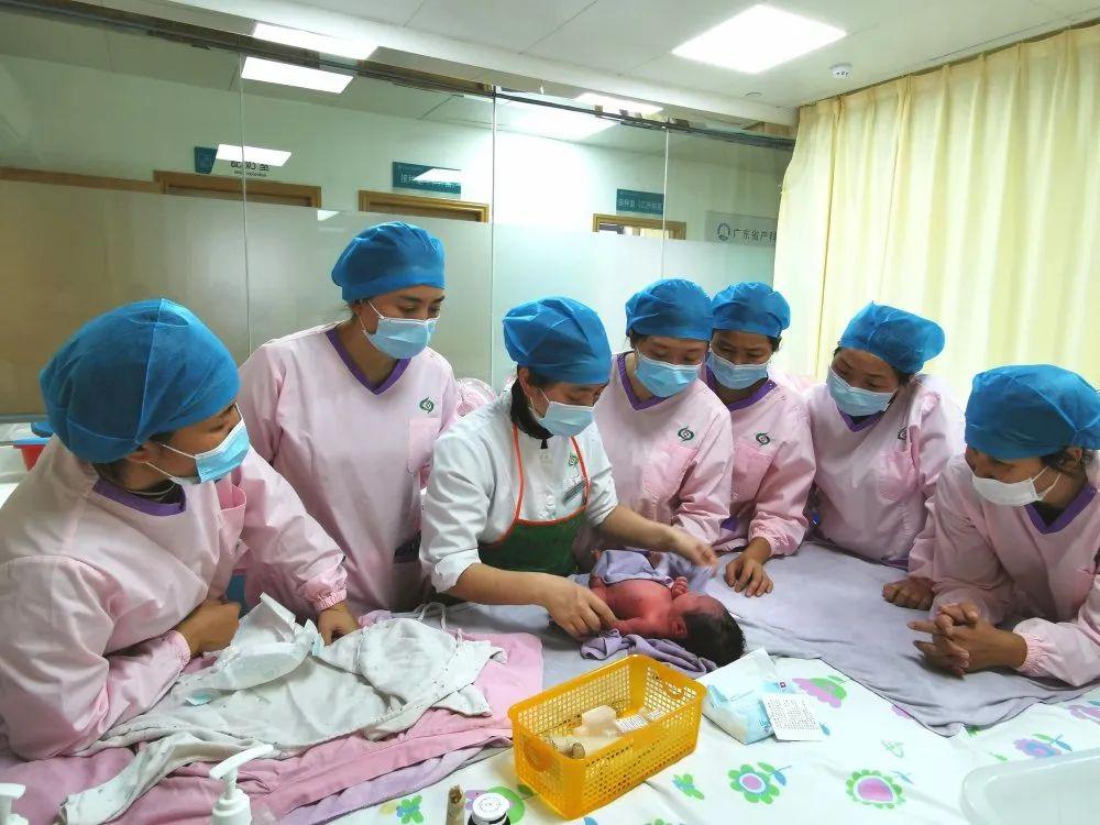 阿合奇县妇婴监护型护送